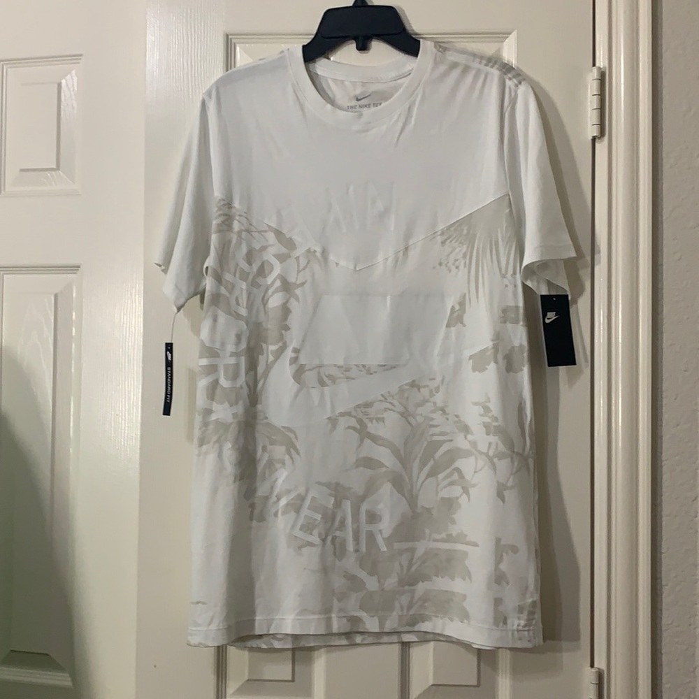 NIKE Men’s SPTCAS Tee Shirt - Size L